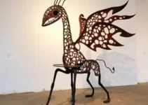 exposição de arte em ferro reutilizado