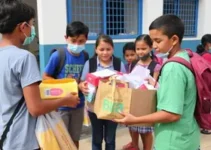 entrega de material escolar